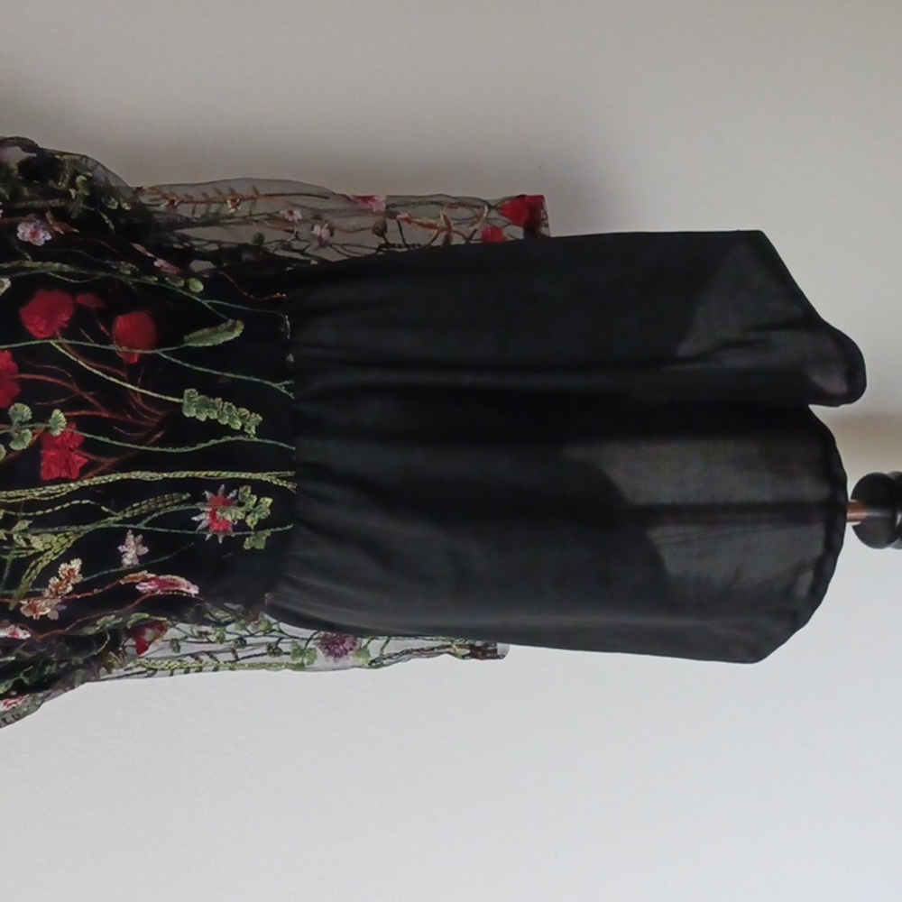Embroidered tulle dress w flowers - Picture 9 of 11